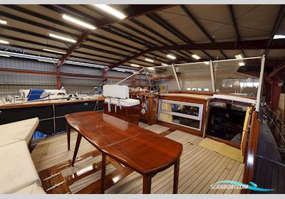 Lowland Rondspant Kruiser 13.00 AK Cabrio Motorboat 1974, with Vetus Deutz engine, The Netherlands