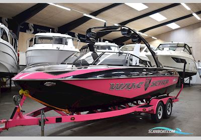 Malibu – 23Lsv Wake Setter – Massivt Nedsat Motorboat 2008, with Indmar engine, Denmark