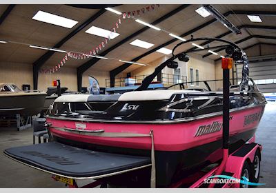 Malibu – 23Lsv Wake Setter – Massivt Nedsat Motorboat 2008, with Indmar engine, Denmark