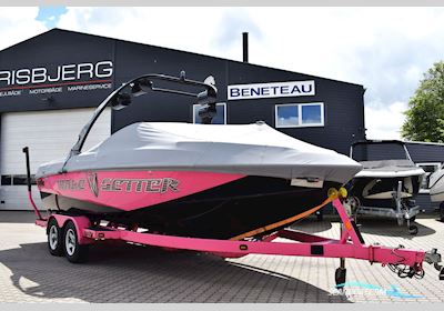 Malibu – 23Lsv Wake Setter – Massivt Nedsat Motorboat 2008, with Indmar engine, Denmark