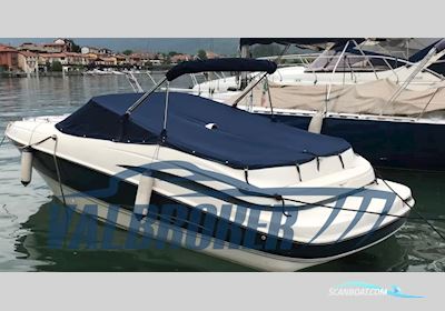 Maxum Marine 2300 SC Motorboat 2000, with Mercruiser 350 Mag engine, Italy