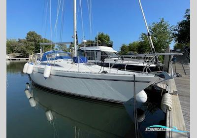 Moody 346 Motorboat 1989, with Volvo D2-40 engine, United Kingdom