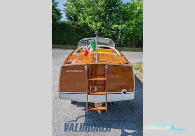 Motoscafo Aeromere Giulietta Plen Air Motorboat 1959, with Giulietta T1 engine, Italy