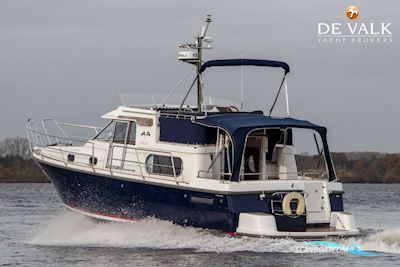 Nimbus 380 Commander Motorboat 2004, with Volvo Penta engine, The Netherlands
