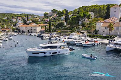 Nimbus 495 Flybridge Motorboat 2025, with Volvo Penta IPS650 engine, Slovenia