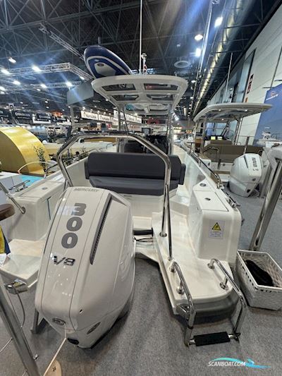 Nimbus T8 Motorboat 2025, with Mercury Verado engine, Germany