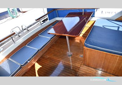 Parad 31 Flying Bridge Motorboat 1980, with Volvo Penta engine, Sweden