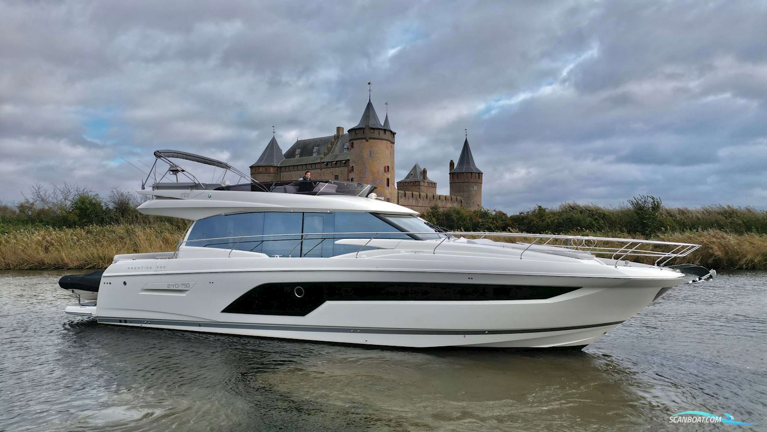 Prestige 590 Flybridge #49 Motorboat 2020, The Netherlands