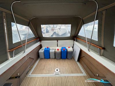 Princess 32 Motorboat 1973, with Perkins engine, United Kingdom