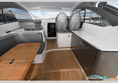 Princess V40 Sportcruiser Motorboat 2018, with 2 x Volvo Penta D6 (370 hk) ca 285 tim !  engine, Sweden