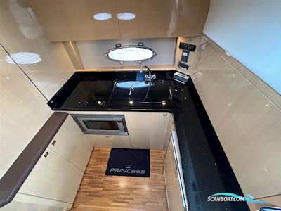 Princess V42 Motorboat 2009, with 2 x Volvo D6-370 engine, United Kingdom