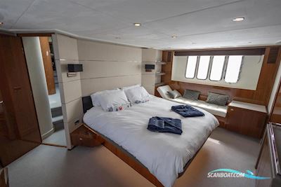 Princess V78 Motorboat 2010, with 2 x Caterpillar C32A engine, United Kingdom