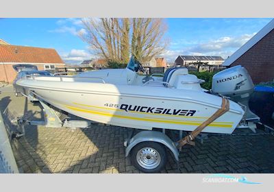 Quicksilver 425 Open Sundeck Motorboat 2006, with Honda engine, The Netherlands