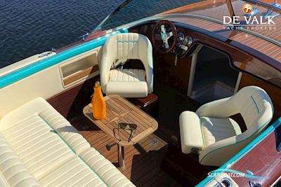 Retro Classic 8.3 Motorboat 2025, with Selectable engine, Germany