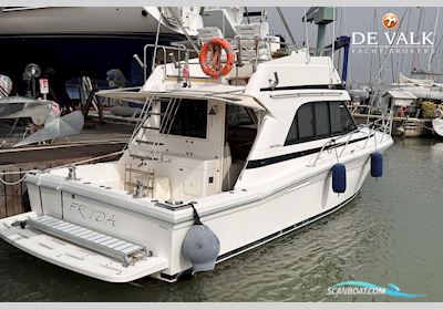 Riviera 33 Flybridge Motorboat 1996, with Cummins engine, Italy