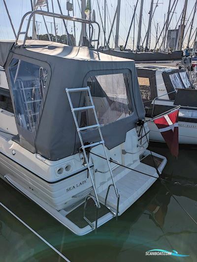 Sealine 305 Flybridge Motorboat 1986, with Volvo Penta engine, Denmark