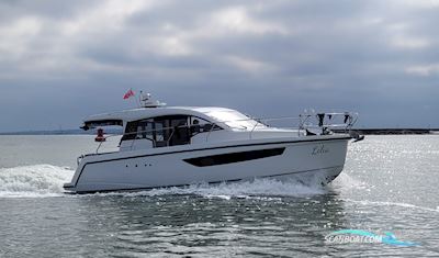 Sealine C330 Motorboat 2017, with Volvo Penta engine, United Kingdom