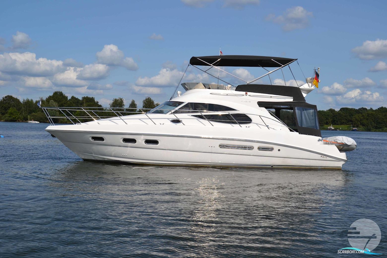 Sealine F42/5 Motorboat 2004, with Volvo Penta engine, The Netherlands