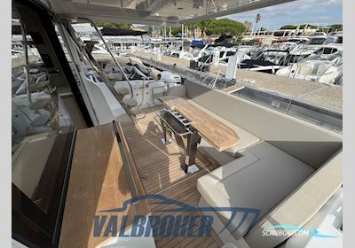 Sealine F430 Motorboat 2020, with Volvo Penta Ips 600 engine, France