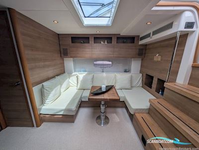 Sealine International SC47 Motorboat 2011, with Cummins engine, United Kingdom