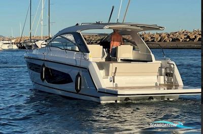 Sealine S 335 Motorboat 2022, with Volvo Penta D3-220 engine, Spain