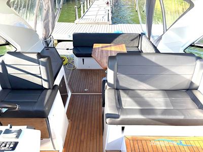 Sealine S330 Motorboat 2017, with Volvo Penta engine, Finland