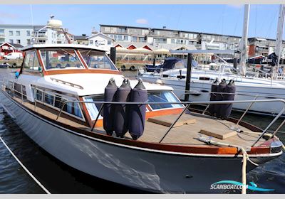 Storebro Royal Cruiser 34 Motorboat 1975, with Perkins engine, Sweden