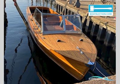 Taxi boat 850 Motorboat 1952, with Perkins engine, The Netherlands