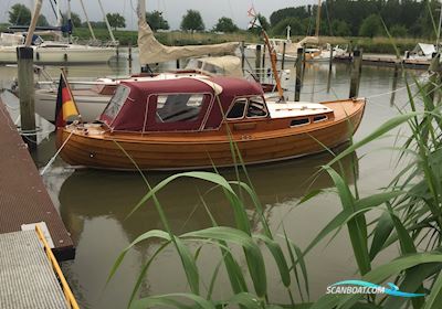 Tuckerboot Snipa Motorboat 1960, with Peugeot Indoor Diesel engine, Germany