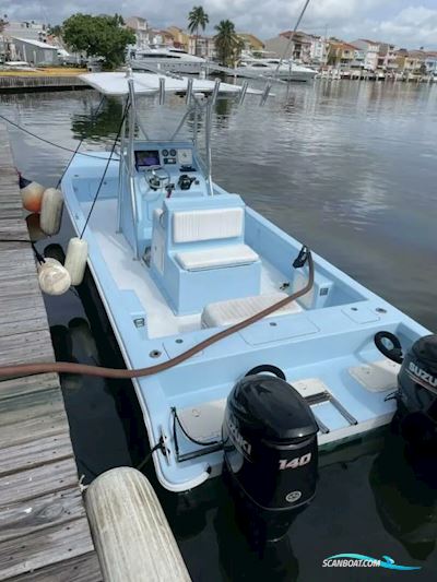 Twin Vee 26 Blue Fin Motorboat 2001, with Suzuki engine, USA