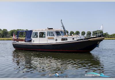 Valkvlet 10.60 OK Motorboat 1999, with Vetus-Deutz is Een Samenwerking Tussen Vetus, Bekend om Maritieme Apparatuur, en Deutz, Een Gerenommeerde Fabrikant Van Dieselmotoren. Samen Leveren engine, The Netherlands