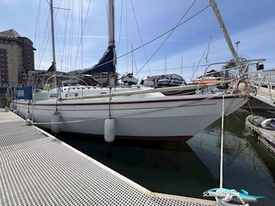 Westerly 33 Ketch Motorboat 1977, with Mercedes OM636 engine, United Kingdom
