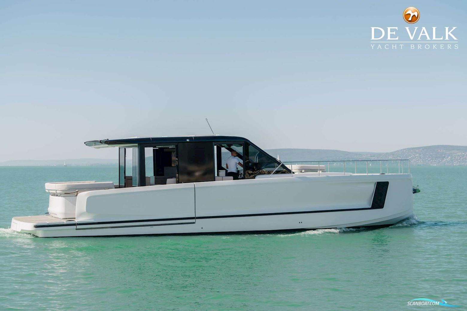 Wia 520 HT Motorboat 2025, with Epropulsion I-40 engine, France