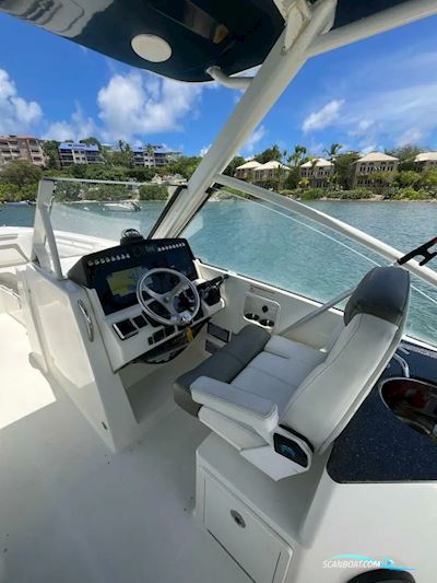 World Cat 280 DC-X Motorboat 2018, with Yamaha engine, USA