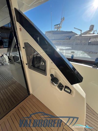 Absolute 60 Fly Motorboot 2016, mit Volvo Penta D11 Ips950 motor, Italien
