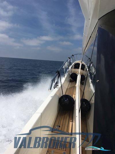 Absolute 60 Fly Motorboot 2017, mit Volvo Penta D11 Ips950 motor, Italien