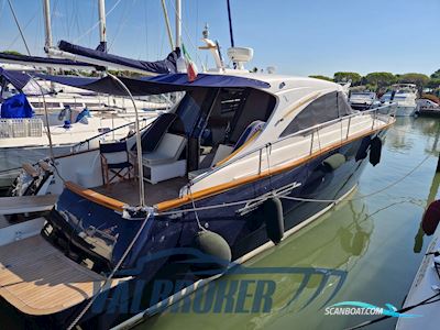 Austin Parker 42 Sedan Motorboot 2014, mit Cummins 6.7 motor, Italien