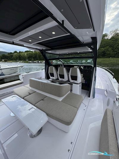 Axopar 45 Sun Top Motorboot 2024, mit Mercury motor, Deutschland
