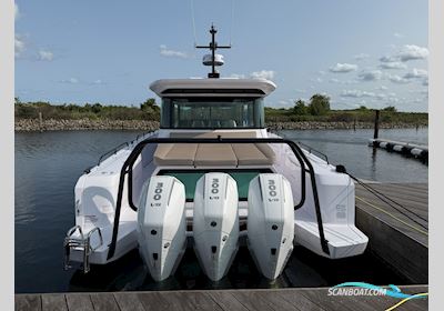 Axopar 45 XC Cross Cabin Brabus Motorboot 2025, Dänemark