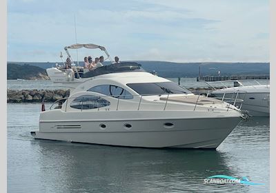 Azimut 42 Motorboot 2005, mit Caterpillar motor, England