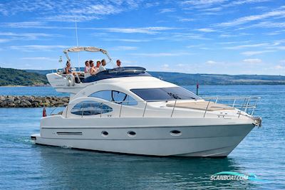 Azimut 42 Motorboot 2005, mit Caterpillar motor, England