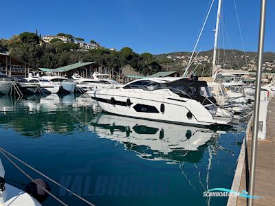 Azimut Atlantis 43 Motorboot 2017, mit Volvo Penta D6 400 motor, Italien