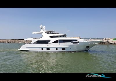 BENETTI Delfino 93 Motorboot 2013, mit MTU 8V2000 motor, Italien