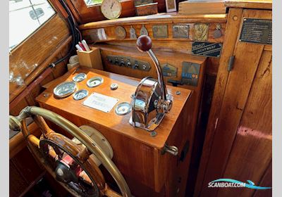 Bakdekker Met Kofferdek en Achterkajuit Motorboot 1935, mit Perkins motor, Niederlande