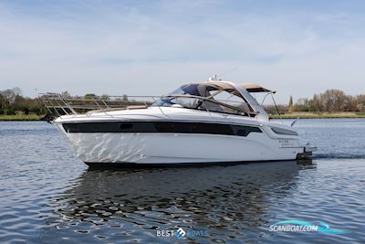 Bavaria 35 Sport Motorboot 2013, mit De Mercruiser Motor Staat Voor Krachtige Prestaties, Betrouwbaarheid en Soepele Vaareigenschappen—Perfect Voor Sportief én Comfortabel Varen. motor, Niederlande