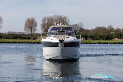 Bavaria 35 sport Motorboot 2013, mit De MerCruiser motor staat voor krachtige prestaties, betrouwbaarheid en soepele vaareigenschappen—perfect voor sportief én comfortabel varen. motor, Niederlande