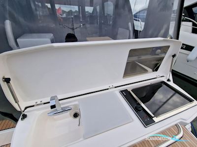 Bavaria R40 Coupe Motorboot 2023, mit Volvo Penta motor, England