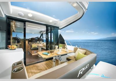 Bavaria R40 Coupe Motorboot 2025, mit Volvo Penta motor, England