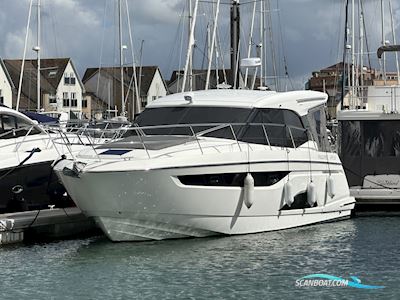 Bavaria R40 Coupe Motorboot 2022, mit Volvo Penta motor, England