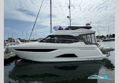 Bavaria R40 Fly Motorboot 2018, mit Volvo Penta motor, England